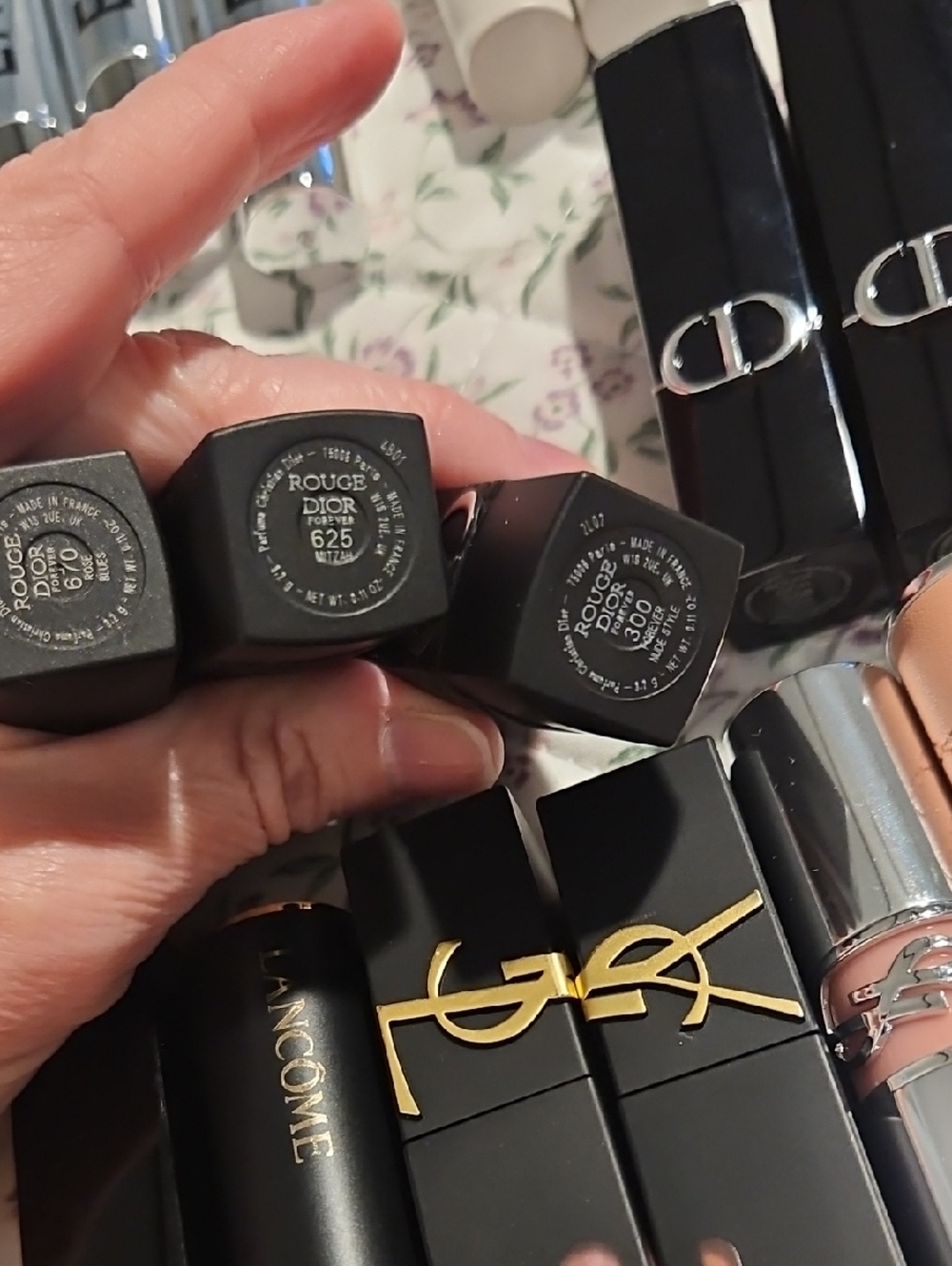 Large Lot Of Highend Cosmetics - Picture 7 of 9